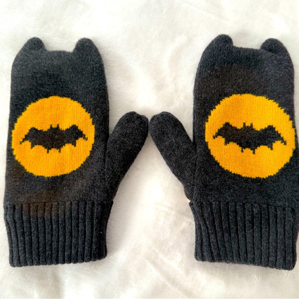 NWOT Batman Mittens GapKids Junk Food Collection
